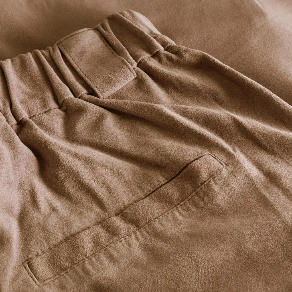 Suede shorts in a nice and soft quality / 50868 - Desert Sand