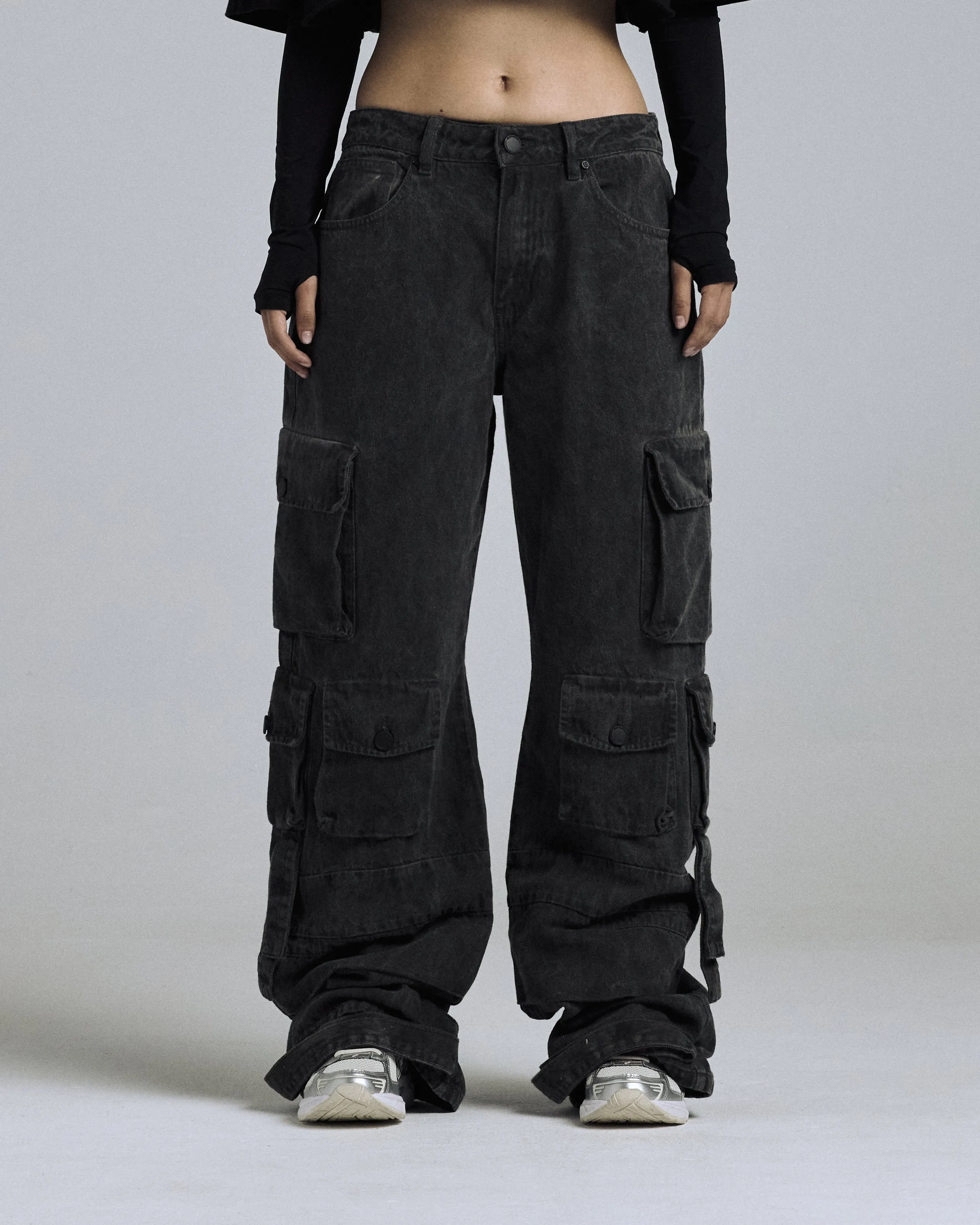 W Basics Multi-Pocket Cargo Jean Washed Black